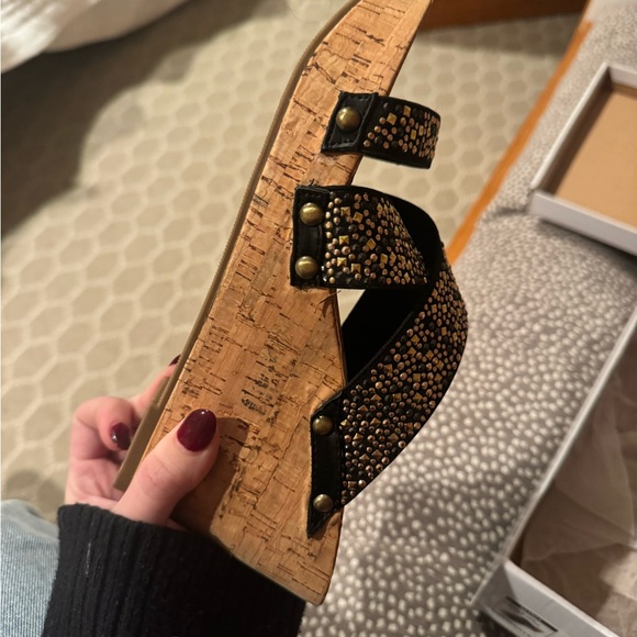 XOXO Sandals - Picture 3 of 5